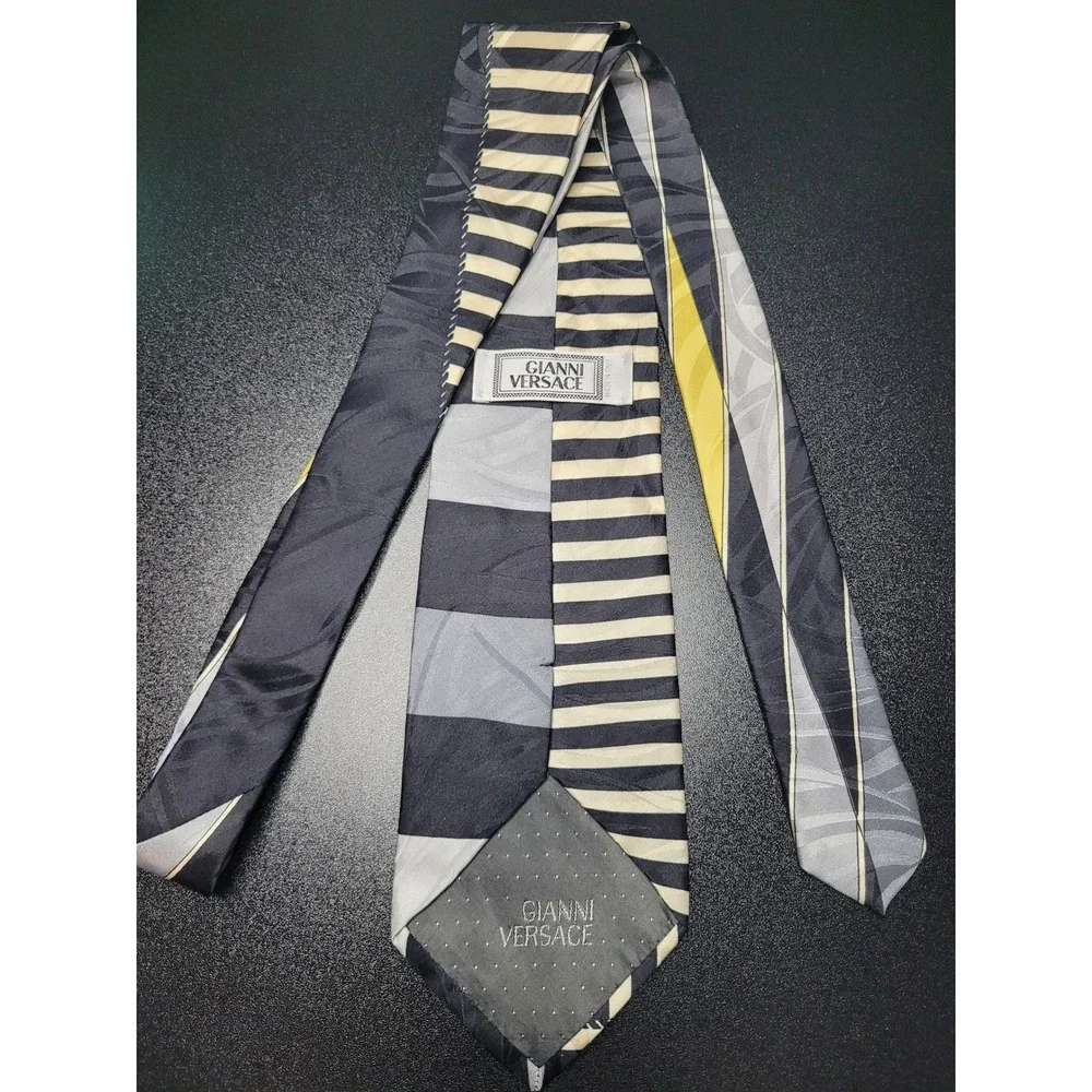 Gianni Versace Men's Necktie Black Striped Silk 3.75